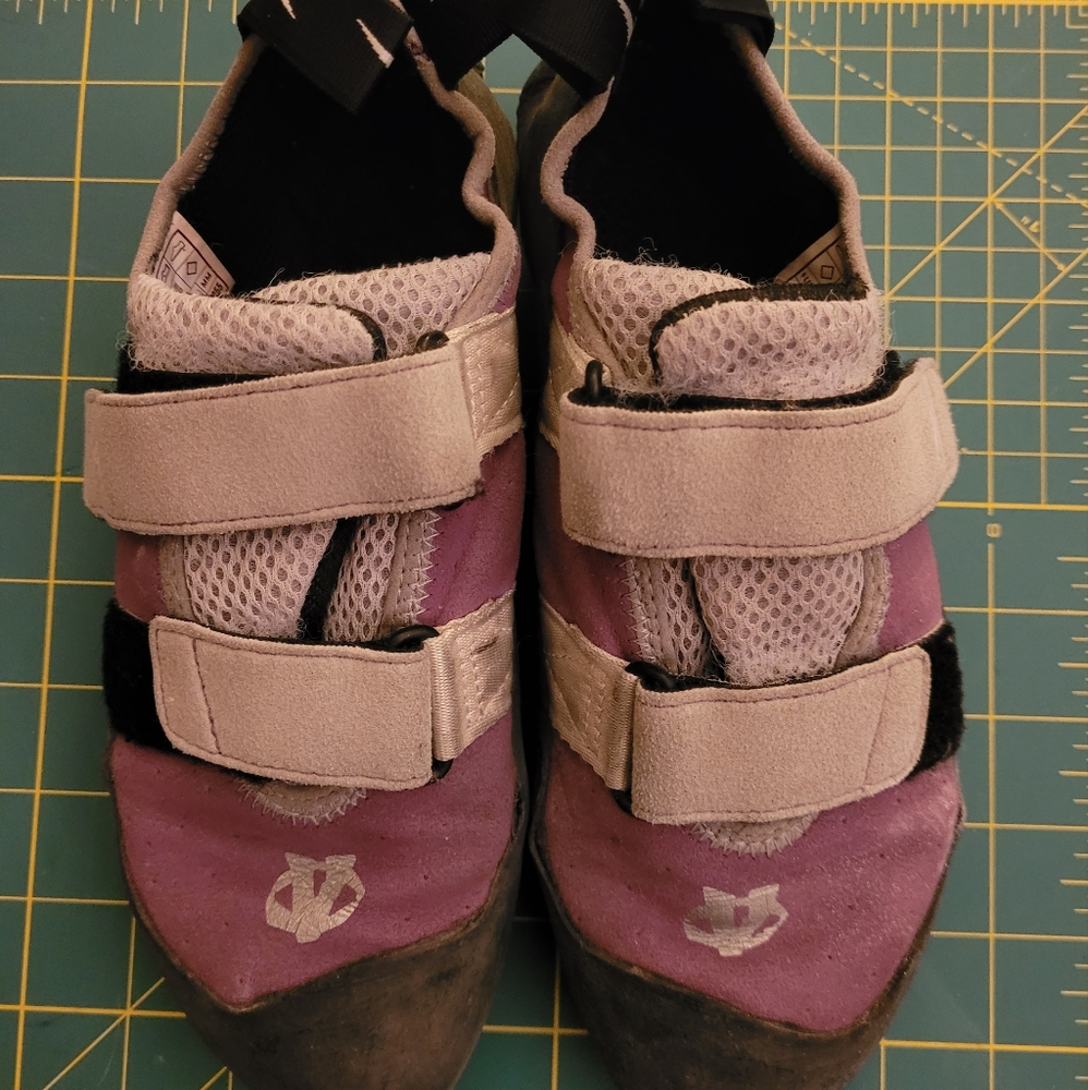 Size 9 (fits size 8) Evolv beginner climbing shoes